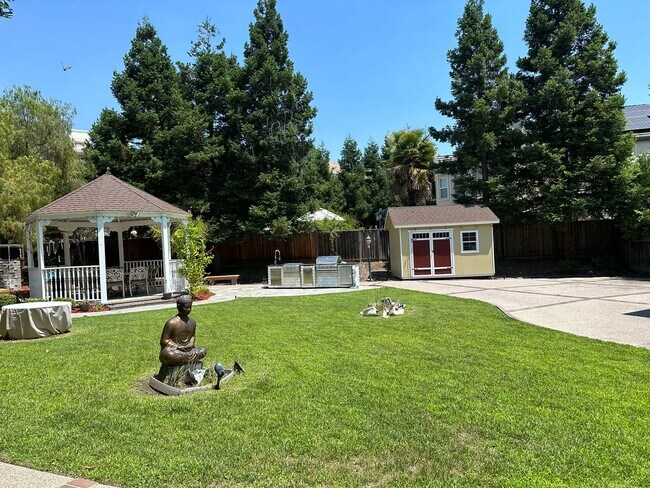 Building Photo - 744 Bodega Ct