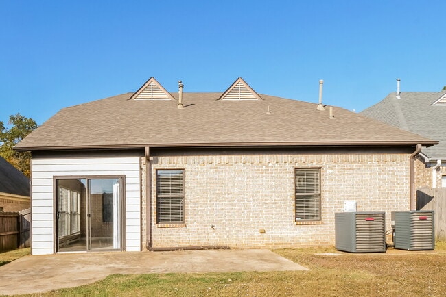 Building Photo - 290 Garden Springs Dr