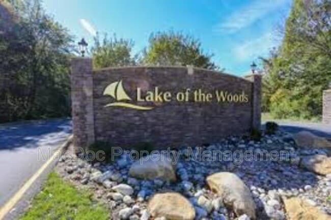 Building Photo - 3621 Lakeview Pkwy