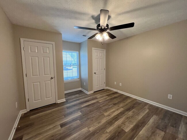 Building Photo - Super Cute 3/2 in Sevierville Close to everything!