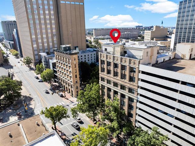 Building Photo - 910 Houston St