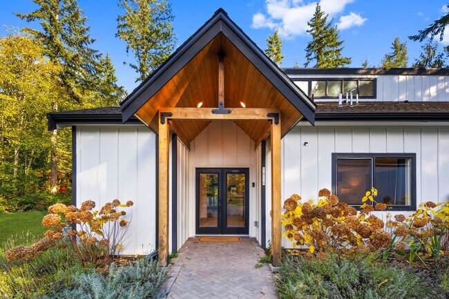 Building Photo - Redmond 4BD / 3BA Home with Central A/C on 3 Acres – Available Now