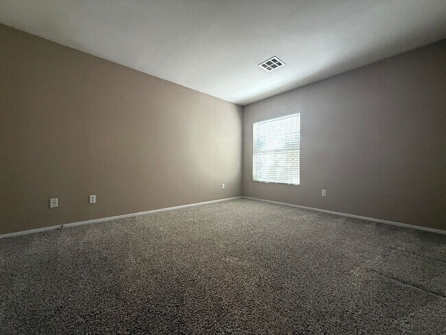 Building Photo - Beautiful 3-bedroom townhome in a desirable gated Green Valley community!