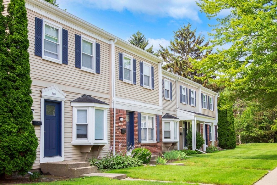 Primary Photo - Meadowfield Townhomes