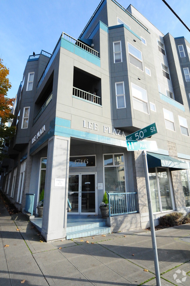 Building Photo - Lee Plaza Apartments