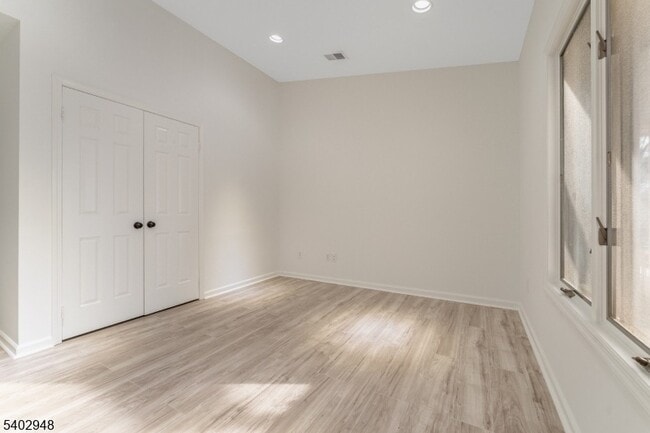 Building Photo - 48 Westchester Terrace