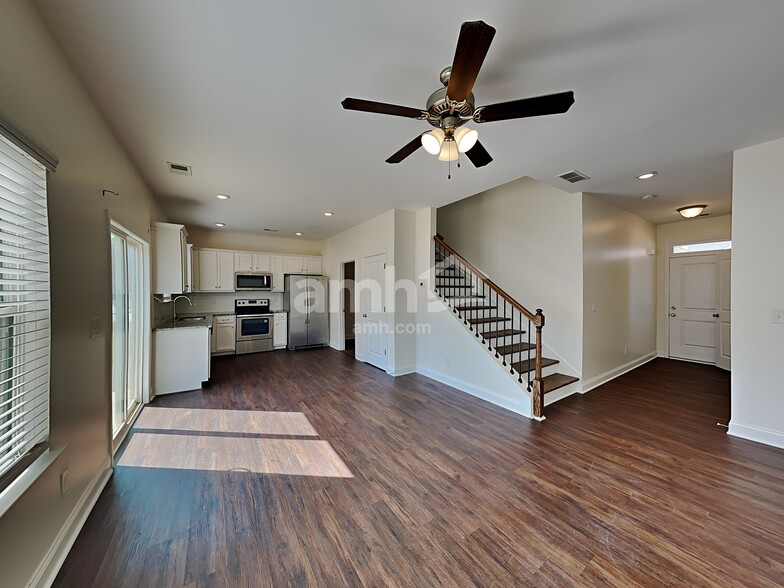 Building Photo - 8138 Willowbank Way