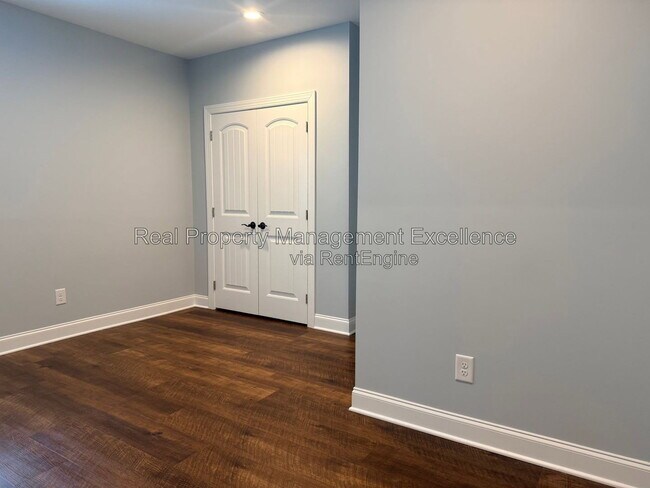 Building Photo - 305 Holly Thorn Trace