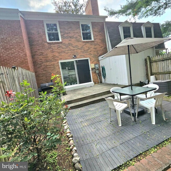 Building Photo - 7603 Tiverton Dr