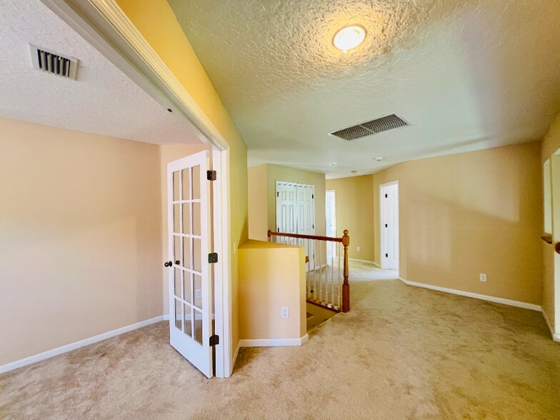 Building Photo - 1356 Crane Crest Way