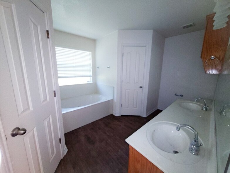 Building Photo - 5617 Cobalt Ln