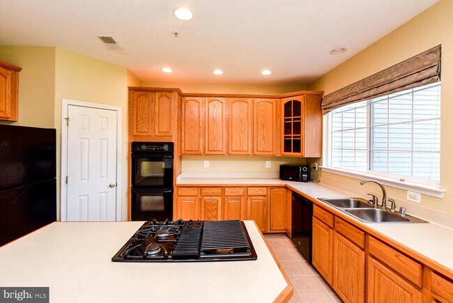Building Photo - 1551 Falling Brook Ct