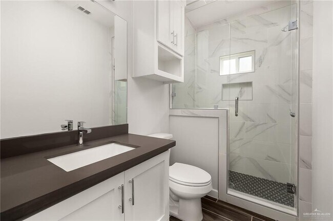 Building Photo - 17 Beverly Ave