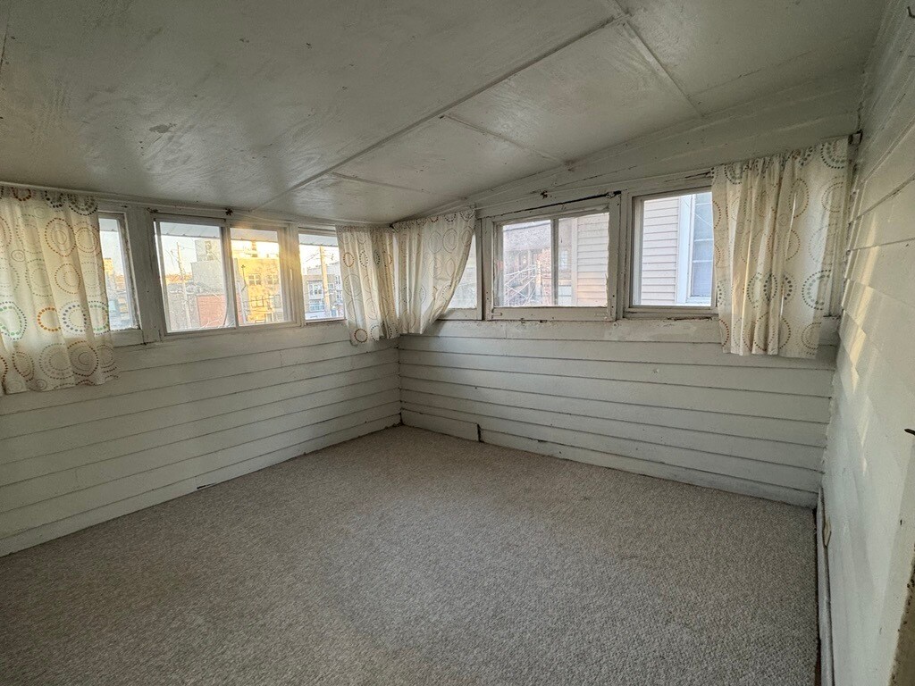 Building Photo - 222 N Dubuque St