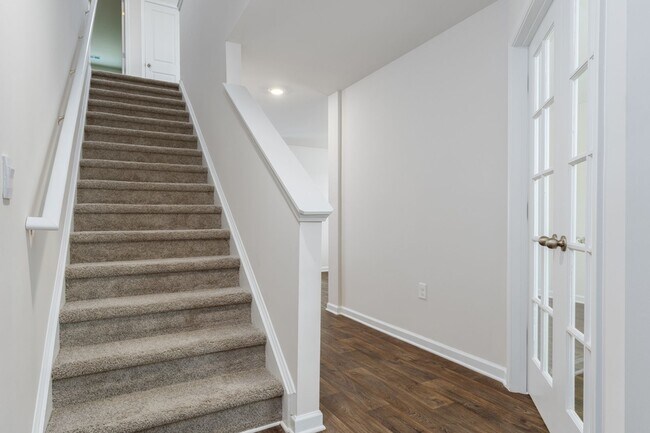Building Photo - 242 Carrington Dr