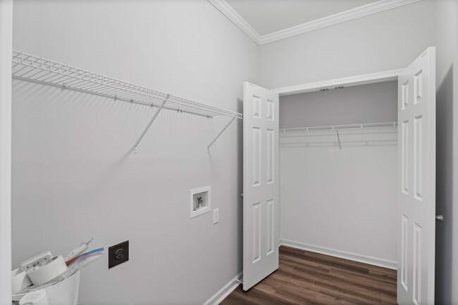Building Photo - North Raleigh Townhouse with One Car Garage