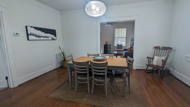 Building Photo - Comfy 2BR Home Near McLeod & MUSC