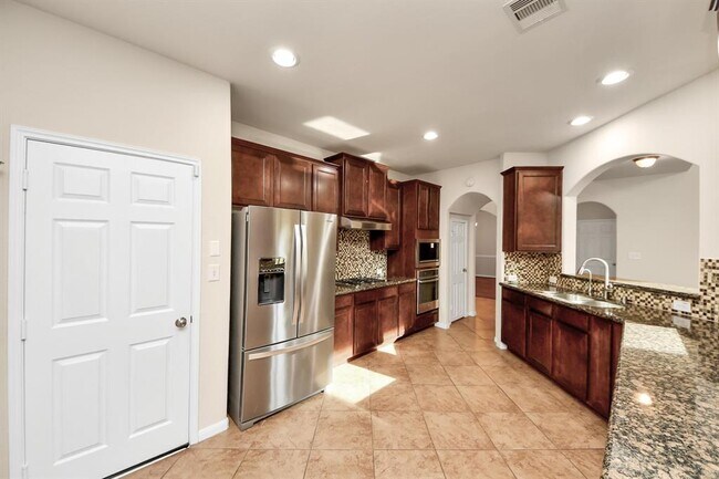 Building Photo - 5038 Gold Haven Dr