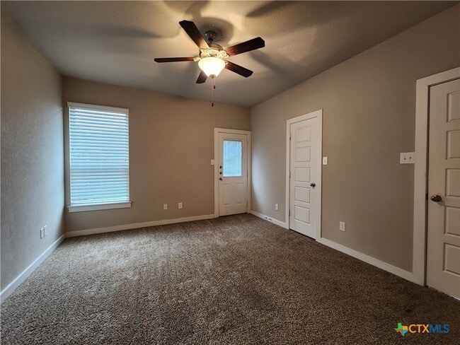 Building Photo - 506 Creekside Frst