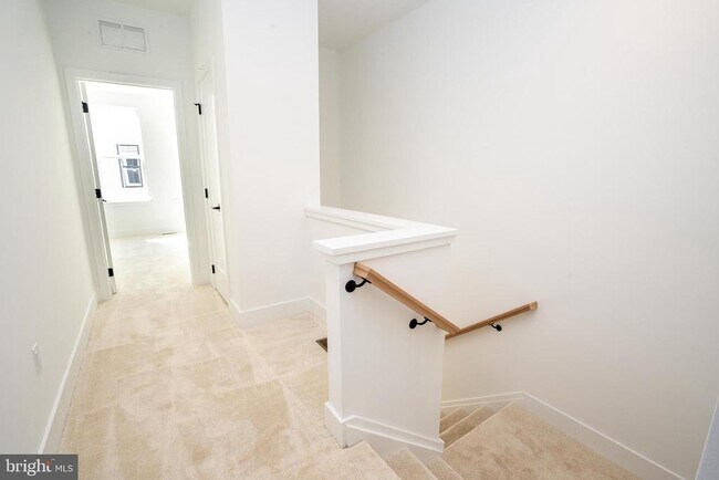 Building Photo - 8104 Donatello Dr