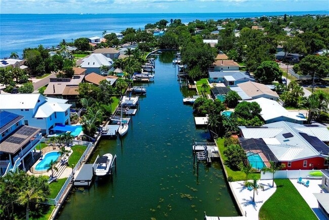 Building Photo - 3790 Beach Dr SE