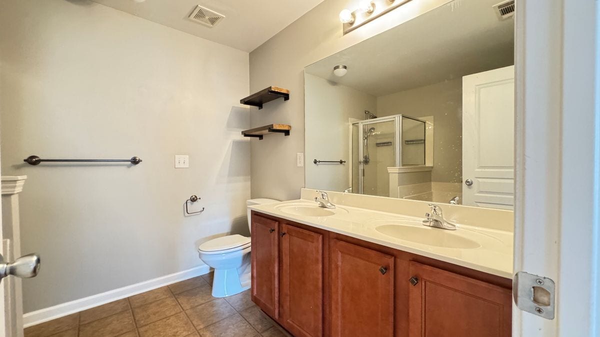 Building Photo - 6190 Elmshorn Way