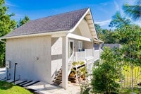 Building Photo - 9988 Hillview Dr