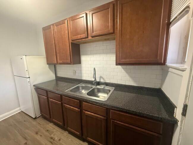 Building Photo - 7346 N Damen Ave