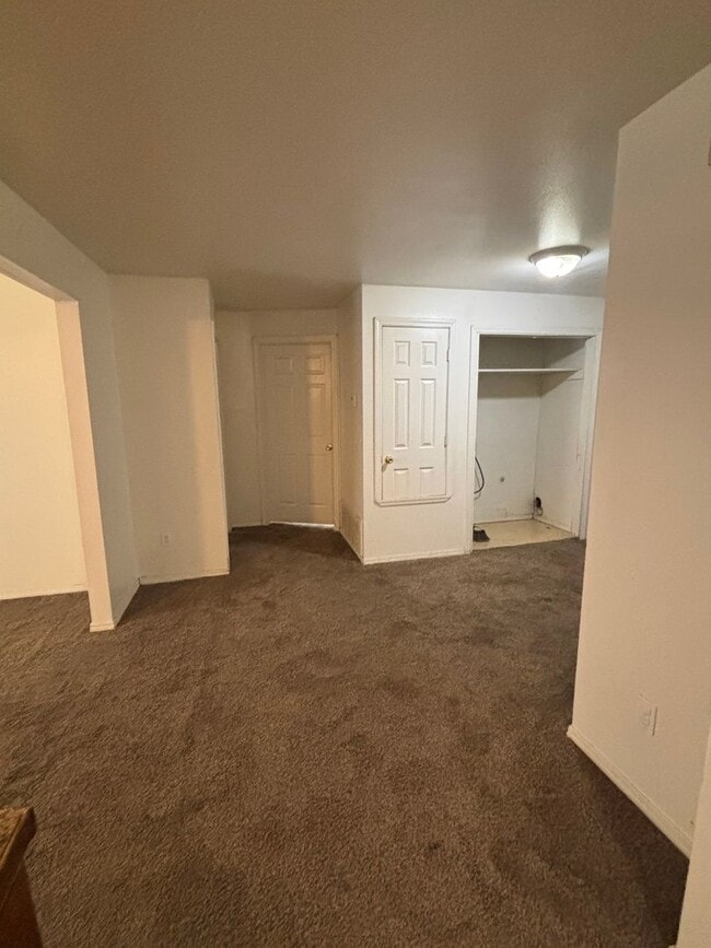 Building Photo - 2 Bed Duplex in Pryor