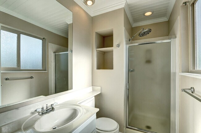 Building Photo - Charming Cul-De-Sac Home Near Downtown Castle Rock. Fantastic Fenced Backyard!