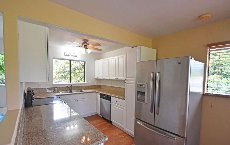 Kitchen - 44 -124 Ikeanani Dr