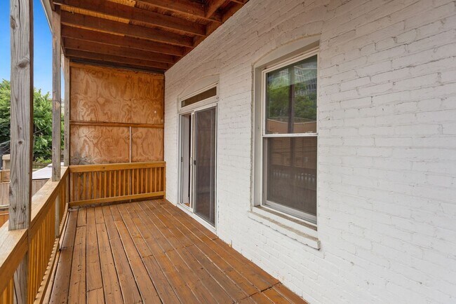 Building Photo - Available Now! 5 Minute Walk From Nats Park- 20 minute walk from Capitol Hill- 3 Bedroom 2.5 Bath...