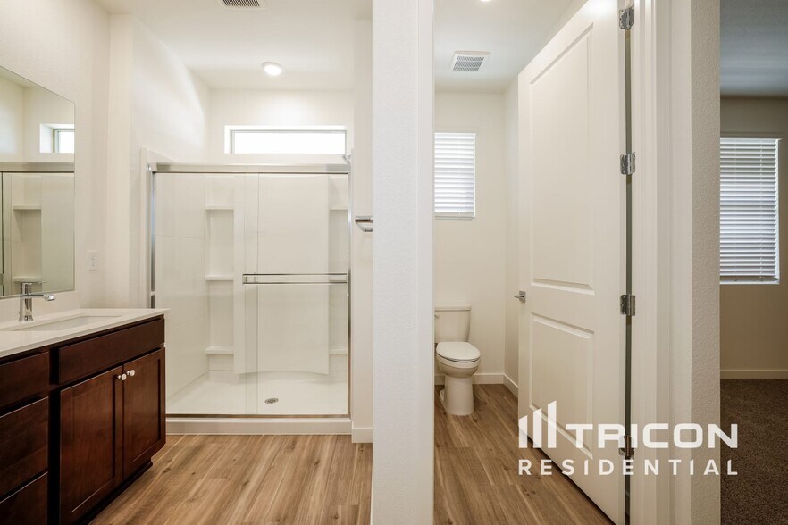 Building Photo - 2450 Snowbrush Ct