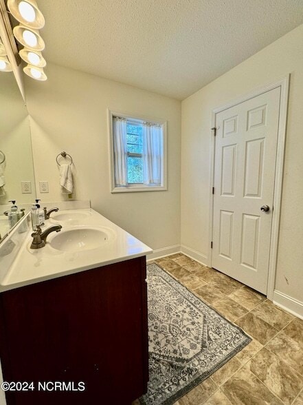 Building Photo - 3112 Catarina Ln