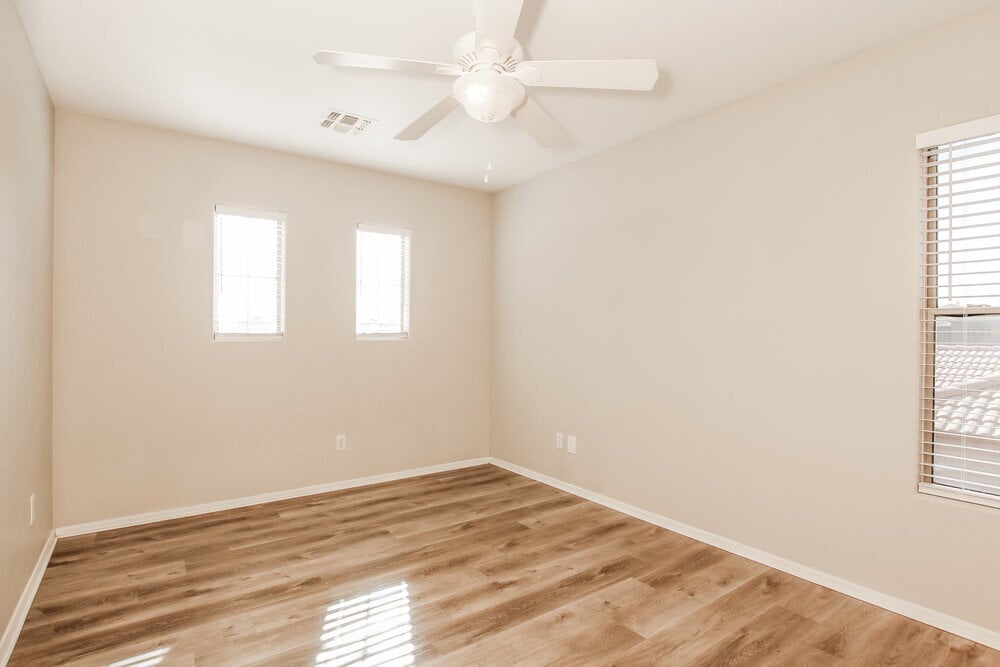 Building Photo - 9522 W Minnezona Ave