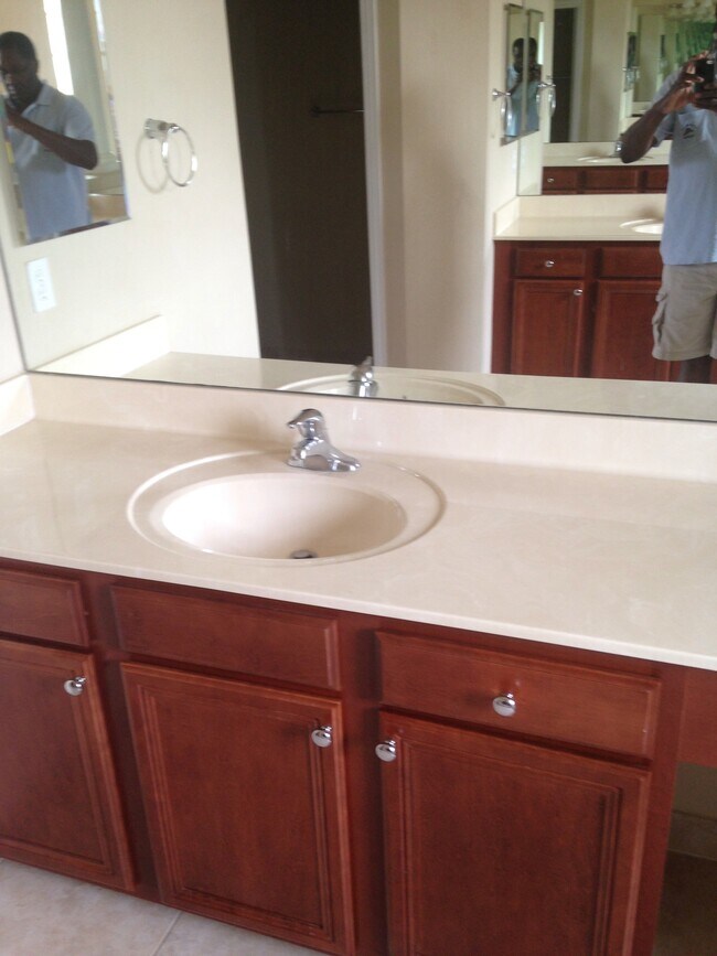 Building Photo - 5590 53rd Ave