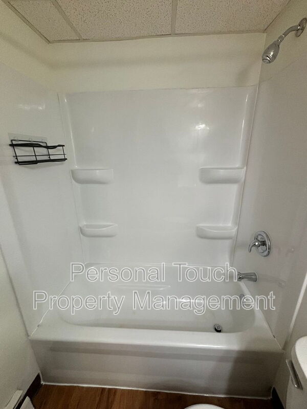 Building Photo - 132 6th Ave N