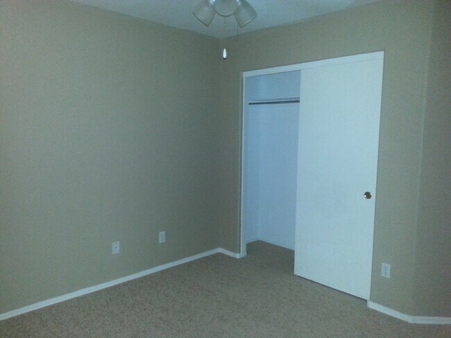Building Photo - Rare 6 Bed, 3.5 Bath Home in San Tan Valley