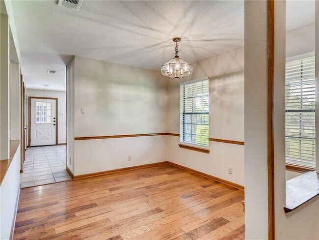 Building Photo - 10511 Hibbs Ln