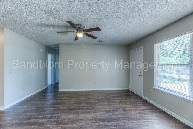 Building Photo - For Lease | Sand Springs | Available Now!