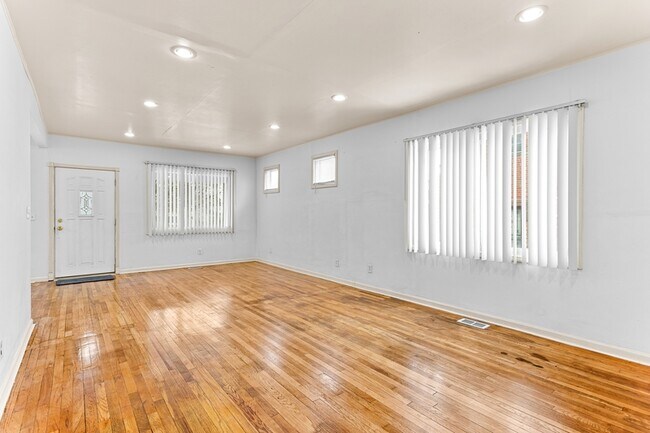 Building Photo - 7645 Fisher Ave