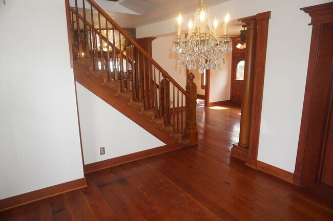 Building Photo - Stunning Historical Home in Old Towne Orange Near Chapman University