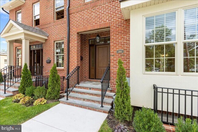 Building Photo - 264 W Ashland St