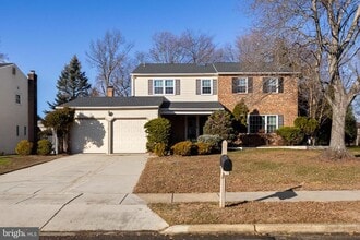 Building Photo - 20 Lakeview Dr