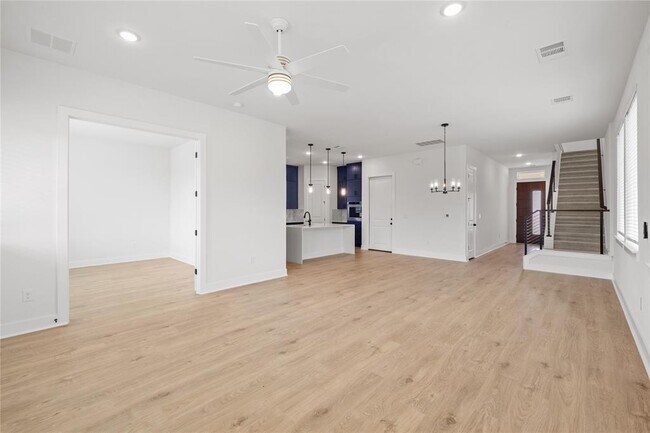 Building Photo - 1608 Kit Cir