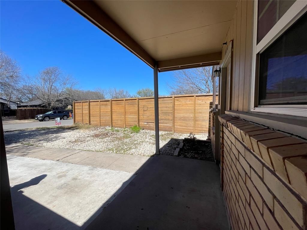 Building Photo - 1115 Brookswood Ave
