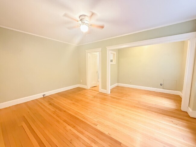 Building Photo - 118 Riverway St