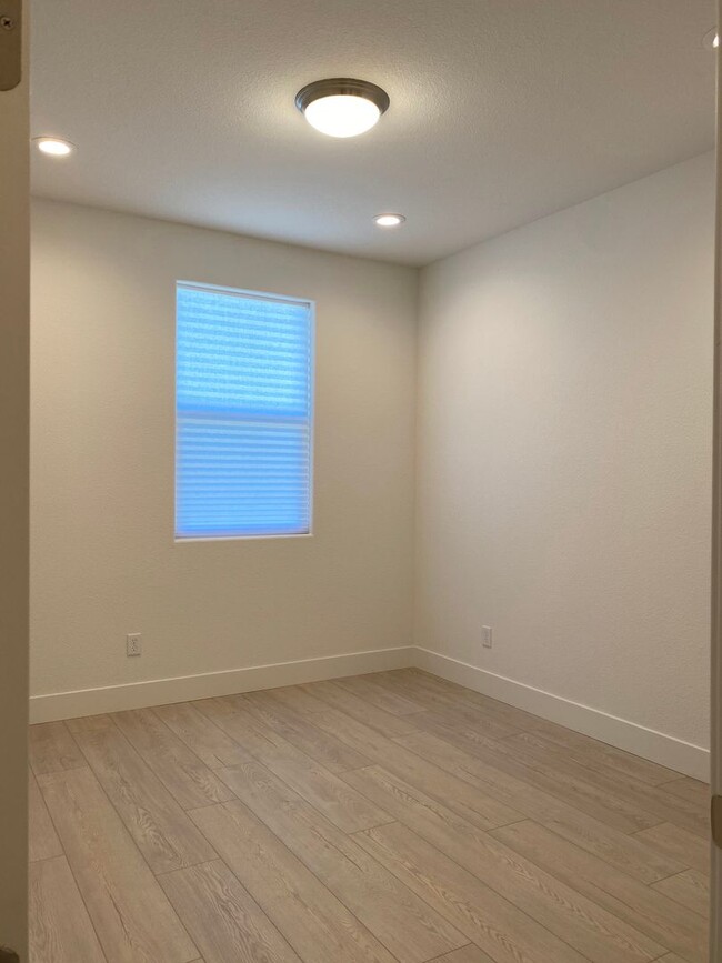 Building Photo - Stunning Like-New Home for Rent in Ellis C...