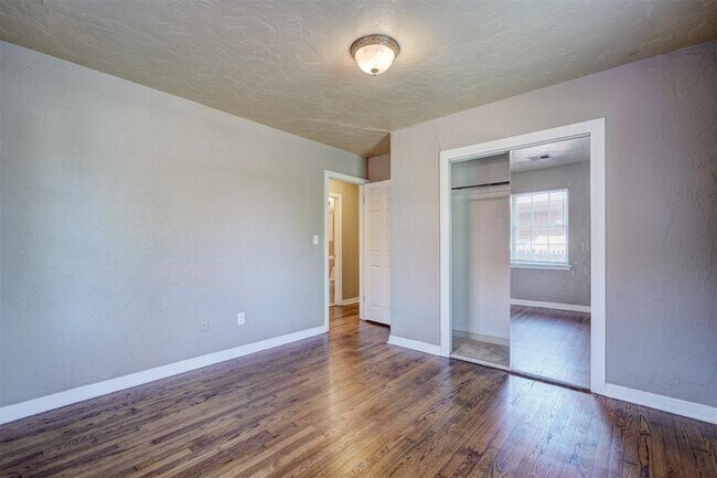 Building Photo - 1824 Andover Ct
