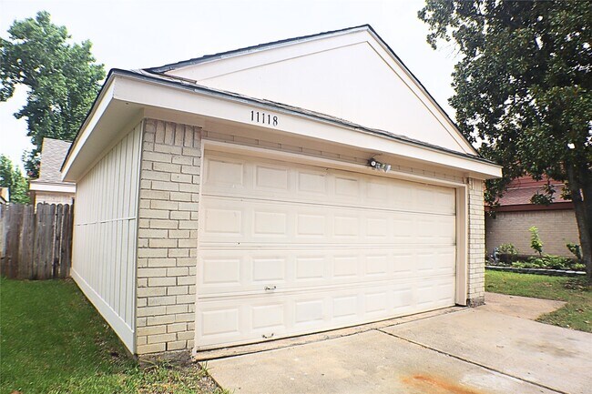 Building Photo - 11118 High Star Dr